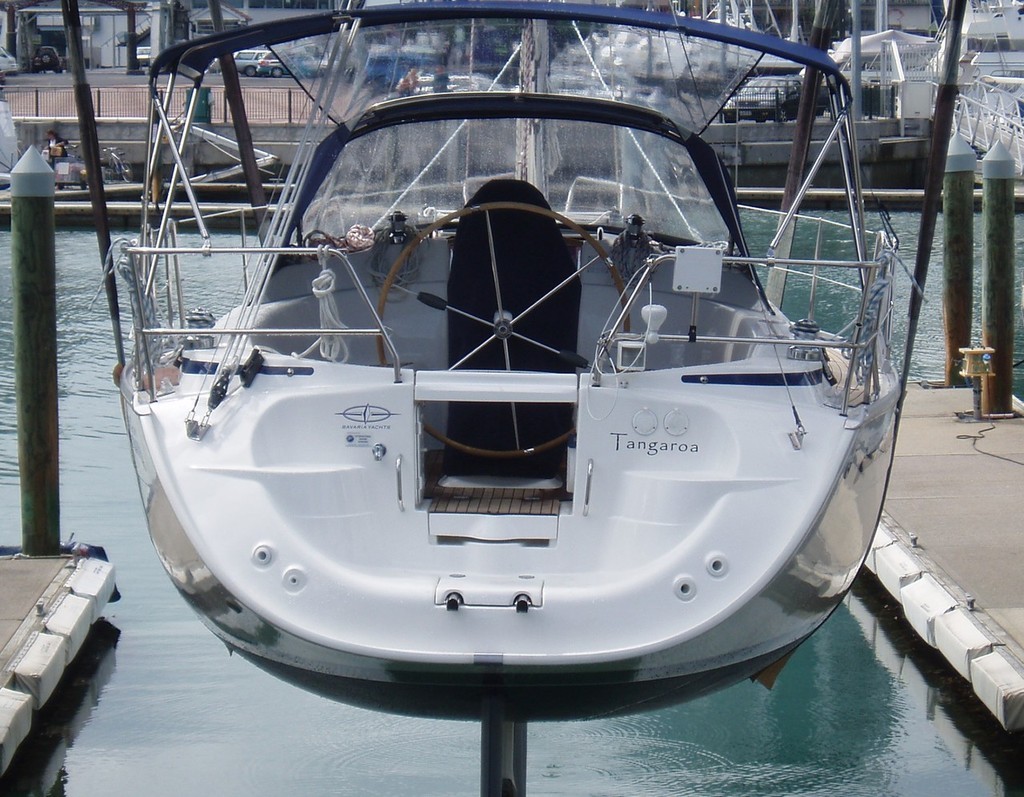 Tangaroa is gently lowered into the water  © Jane Pares - IMB